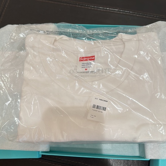 Selling a brand new ladies Supreme Tiffany T-shirt with Tiffany box - size M - Picture 3 of 6